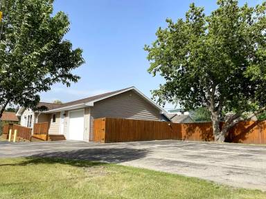 Main picture of 412 1st St W