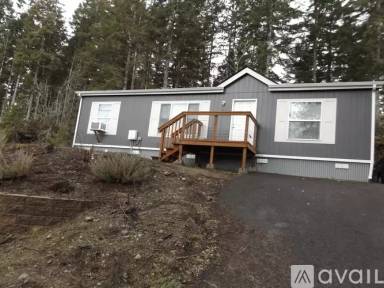 Main picture of 141 NE Larson Lake Ln