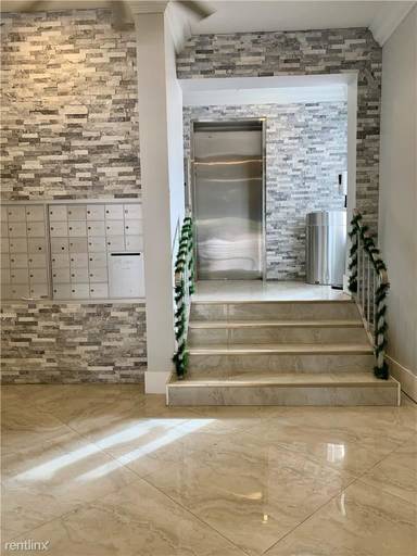 Main picture of 2900 Banyan St