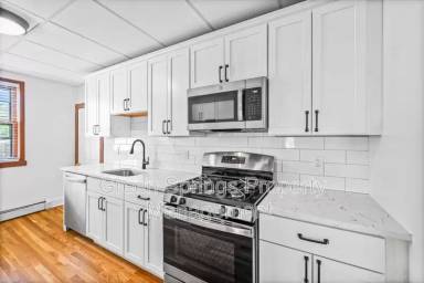 Main picture of 33 Franklin St