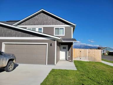 Main picture of 600 Halfpipe St