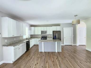Main picture of 376 Sawyer Rd