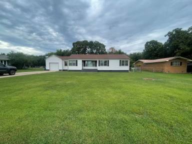 Main picture of 615 Indiana Ave