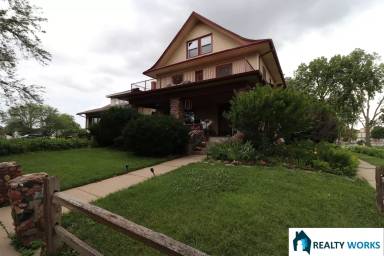 Main picture of 2003 S 23rd St