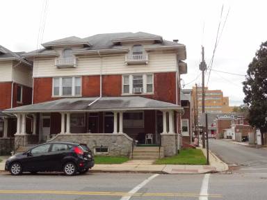 Main picture of 128 E Clay St