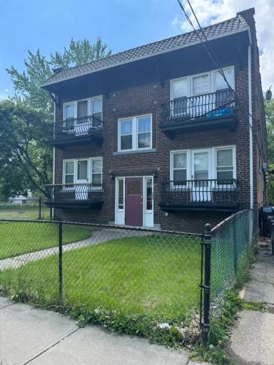 Main picture of 880 E 144th St