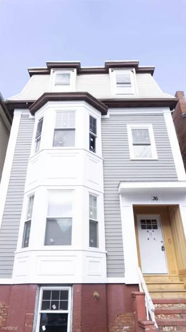Main picture of 36 Monmouth St