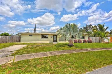 Main picture of 10045 SW 82nd St