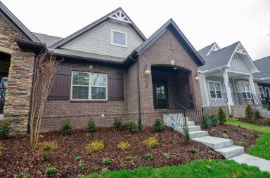 Main picture of 2045 Moultrie Cir