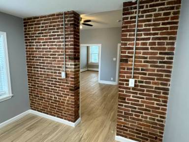 Main picture of 51 S 5th St