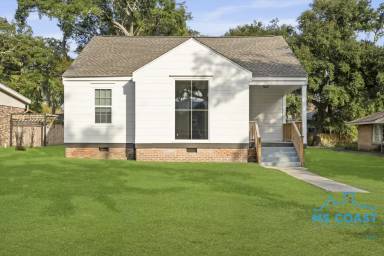 Main picture of 450 Oaklawn Pl