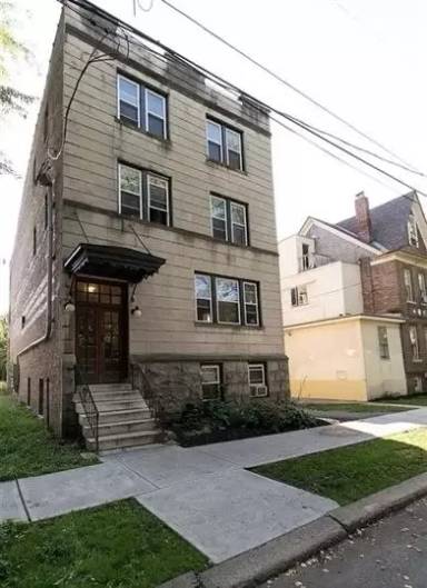 Main picture of 582 Park Ave