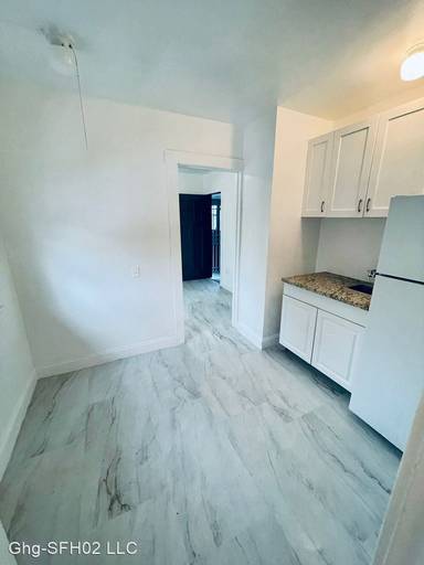 Main picture of 225 NE 56th St