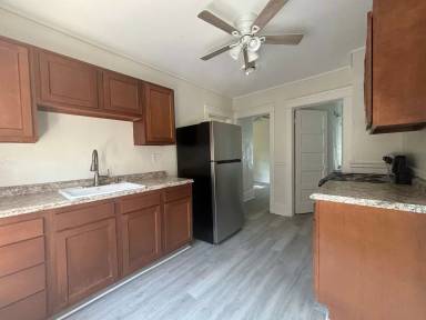 Main picture of 2044 W 98th St