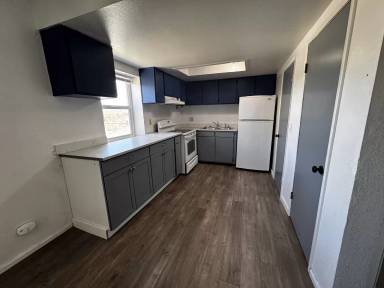 Main picture of 290 Main St