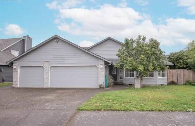 Main picture of 611 NE 157th Ave