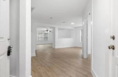 Main picture of 215 Myrtle St