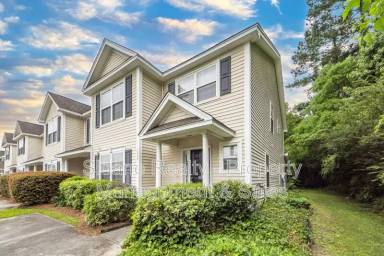 Main picture of 2457 Scholar Ln