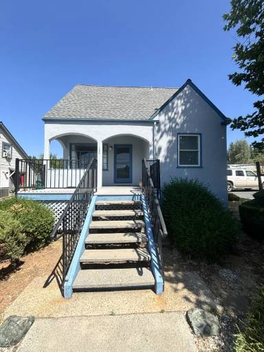 Main picture of 1120 E Main St