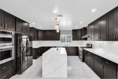 Main picture of 17038 Roscoe Blvd