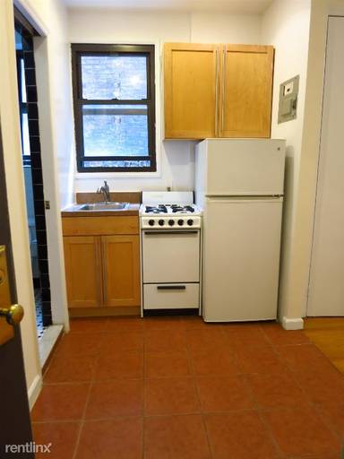 Main picture of 236 E 80th St