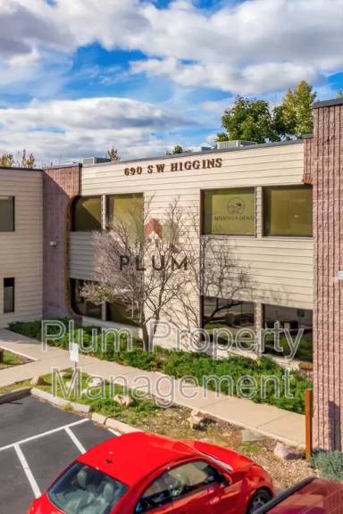 Main picture of 690 SW Higgins Ave