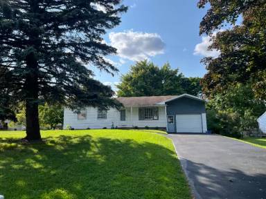 Main picture of 215 Mystic Ln