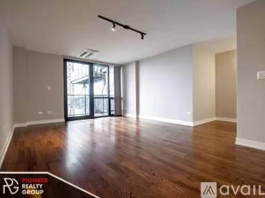 Main picture of 5910 N Sheridan Rd