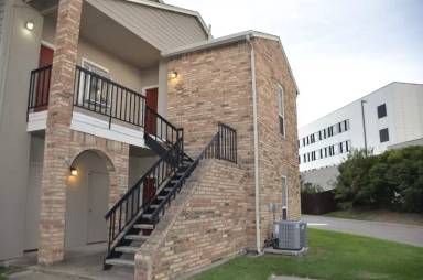 Main picture of 1700 Amelia Ct