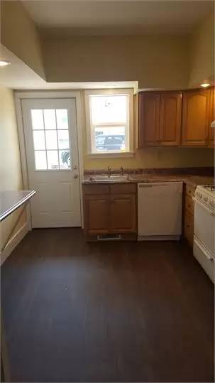 Main picture of 16 Manor Ave