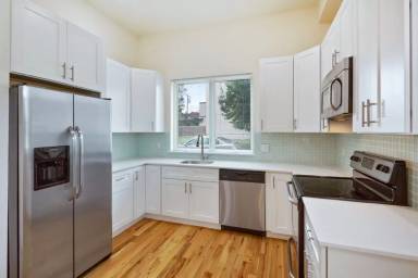 Main picture of 2100 Sears St