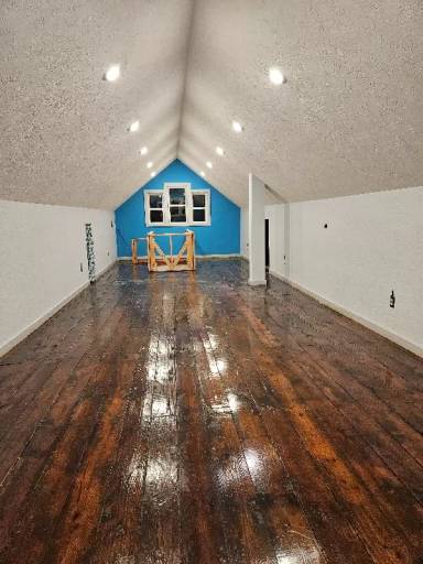 Main picture of 402 E 5th St