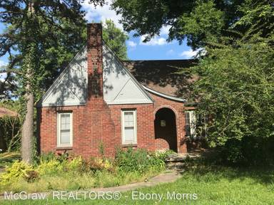 Main picture of 1507 S Knoxville Ave
