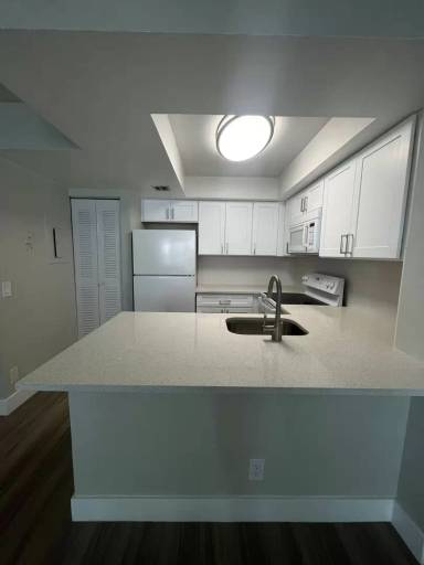 Main picture of 752 Executive Center Dr