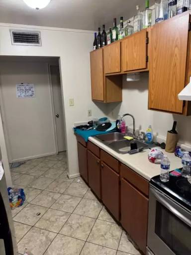 Main picture of 1010 S College Rd