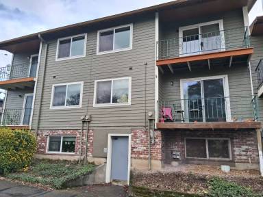 Main picture of 3710 SE 28th Pl