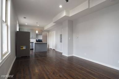 Main picture of 3255 N Whipple St