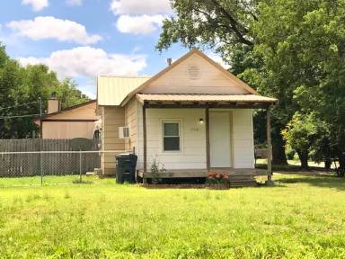 Main picture of 1700 S Edwards Ave