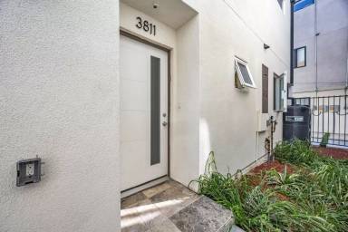 Main picture of 1158 W. 38th St