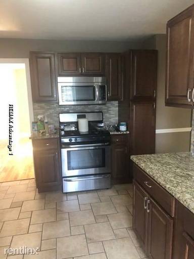 Main picture of 14 Hunnewell Rd