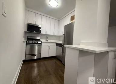 Main picture of 139 E 16th St