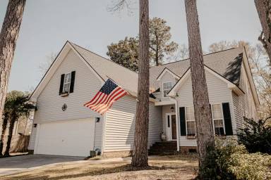 Main picture of 103 Long Bow Rd