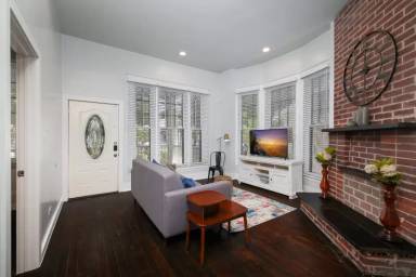 Main picture of 118 Delaware St