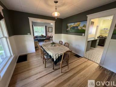 Main picture of 1060 Woodward Ave