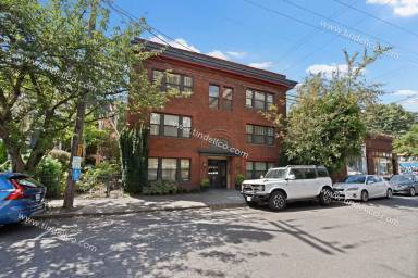 Main picture of 2076 NW Johnson St