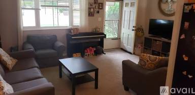 Main picture of 93 E Elm St