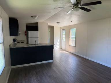 Main picture of 2815-71 Winchester Ave