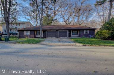 Main picture of 1910 W 10th St
