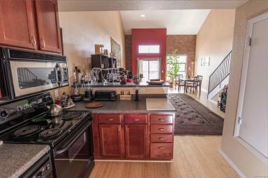 Main picture of 3149 Blake St