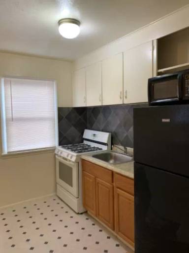 Main picture of 1108 W 14th St